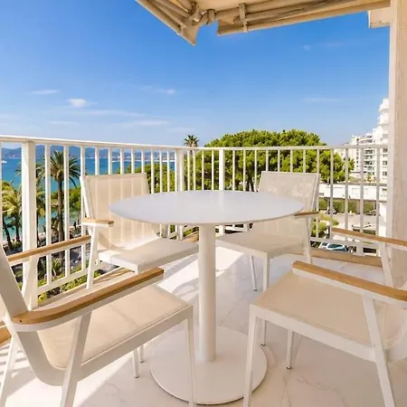 The Riviera Pearl 3 Master Bedrooms Sea View